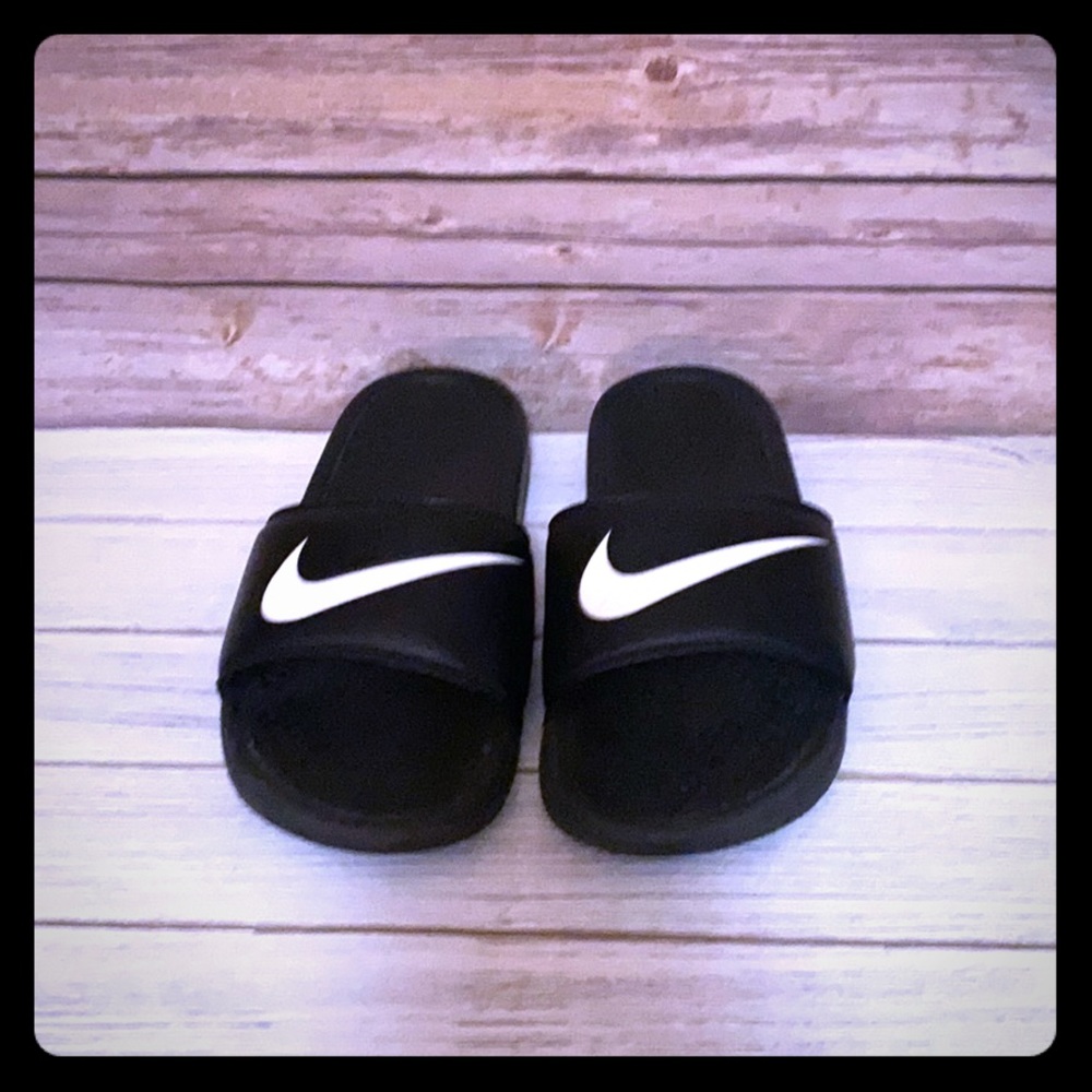 Nike Benassi slides